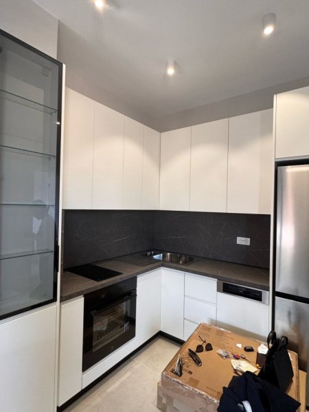 Tirane, jepet me qera apartament 1+1+Ballkon Kati 6, 60 m² 600 € (Stacioni Trenit)