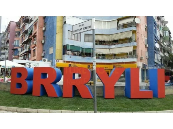 Tirane, shitet apartament 1+1+Ballkon Kati 2, 56 m² 115.000 € (Brryli)