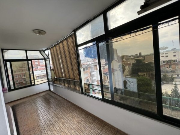 Tirane, shitet apartament 2+1+Ballkon Kati 5, 137 m² 300.000 € (Rruga Maliq Muço)