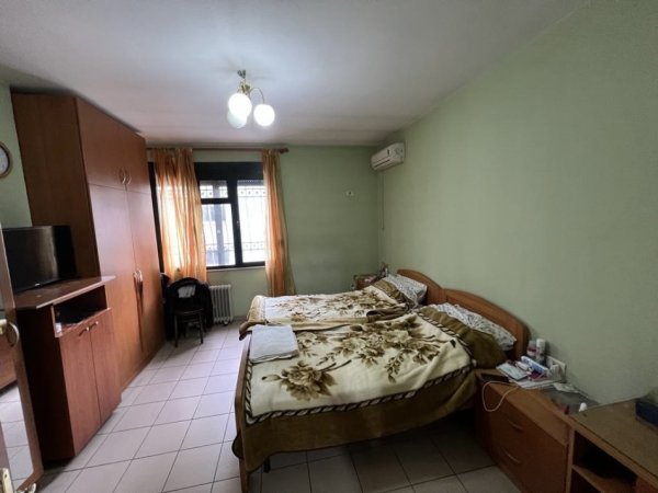 Tirane, shitet apartament 2+1+Ballkon Kati 5, 137 m² 300.000 € (Rruga Maliq Muço)