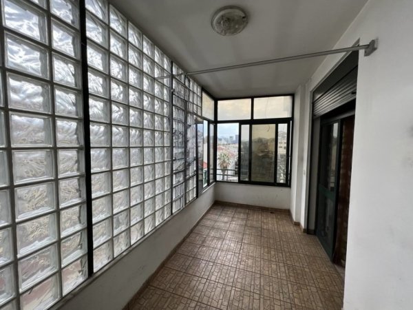 Tirane, shitet apartament 2+1+Ballkon Kati 5, 137 m² 300.000 € (Rruga Maliq Muço)