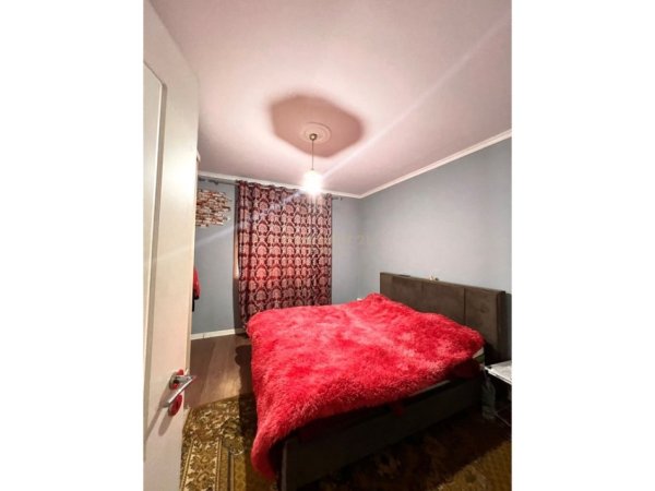 Tirane, shitet apartament 1+1 Kati 2, 59 m² 79.000 € (Pallati me shigjeta)