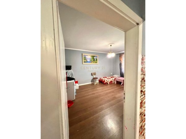 Tirane, shitet apartament 1+1 Kati 2, 59 m² 79.000 € (Pallati me shigjeta)