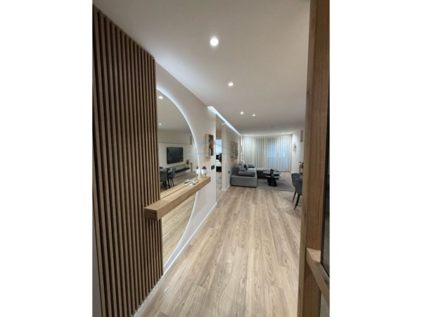 Tirane, jepet me qera apartament 2+1 Kati 3, 100 m² 1.500 € (Myslym Shyri)