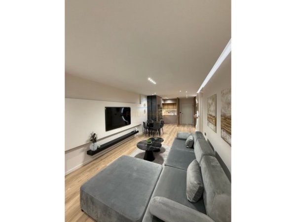 Tirane, jepet me qera apartament 2+1 Kati 3, 100 m² 1.500 € (Myslym Shyri)
