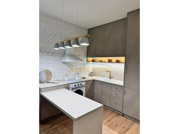 Qira, Apartament 2+1, Myslym Shyr
