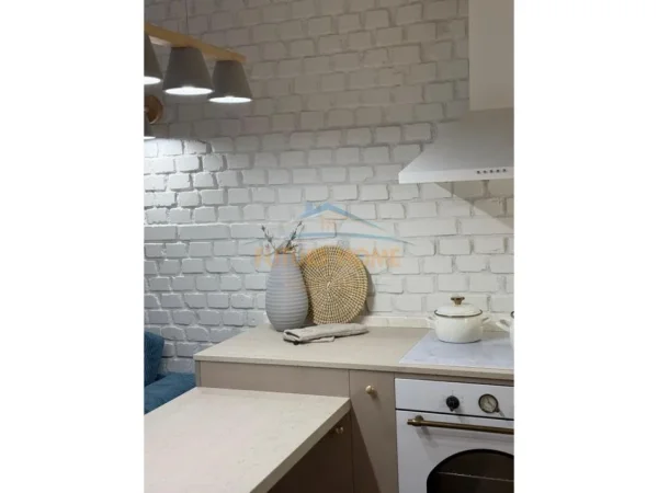 Qira, Apartament 2+1, Myslym Shyr