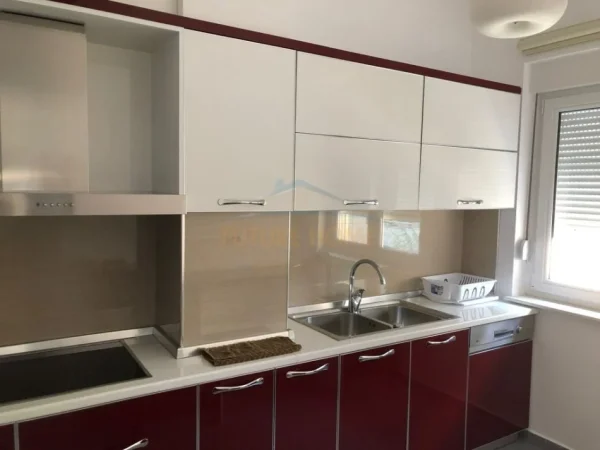 Tirane, shitet apartament 3+1+Ballkon Kati 3, 169 m² 500.000 € (Rezidenca Touch of the Sun, Sauk)