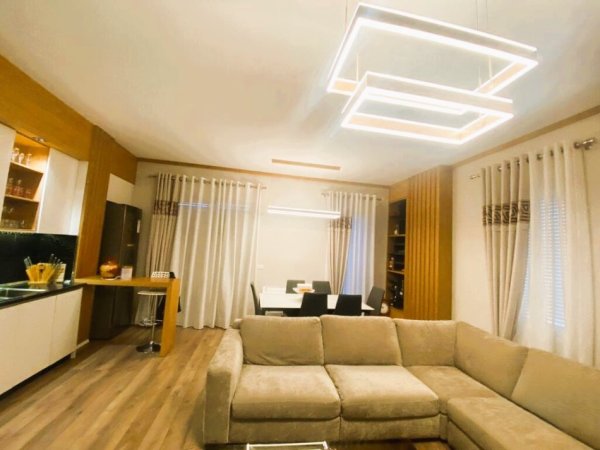Tirane, shitet apartament 2+1+Ballkon Kati 6, 117 m² 207.000 € (Rr. Dritan Hoxha)