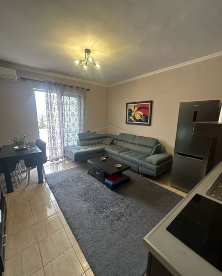 Tirane, jepet me qera apartament 1+1+Aneks+Ballkon Kati 6, 62 m² 550 € (Selvia)