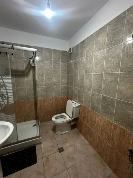 Tirane, jepet me qera apartament 1+1+Ballkon Kati 3, 60 m² 350 € (astir)