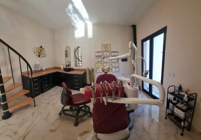 Durres, shitet ambjent biznesi Kati 0, 80 m² 150.000 € (Jahja Ballhysa)