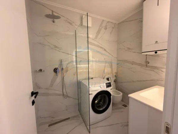 Tirane, jepet me qera apartament 2+1 Kati 2, 89 m² 900 € (Rruga e Elbasanit)