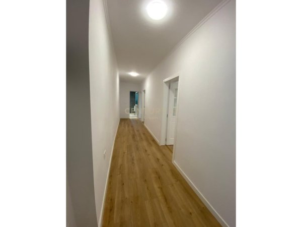 Tirane, jepet me qera Kati 2, 83 m² 1.000 € (Rruga e Durresit)