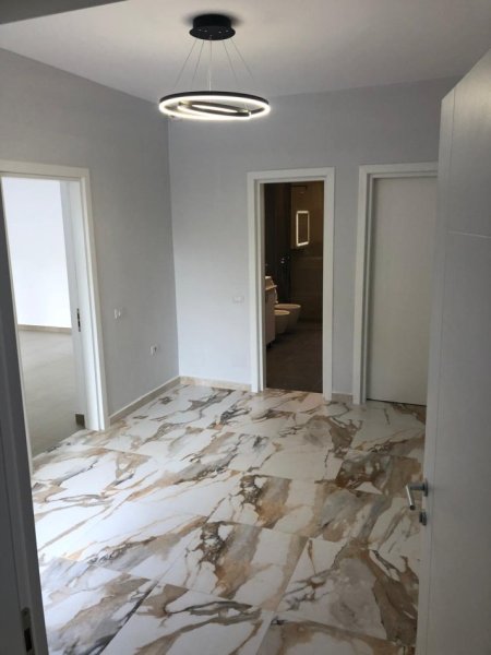Tirane, jepet me qera apartament 3 Katshe , 450 m² 4.500 € (Rruga Durresit)