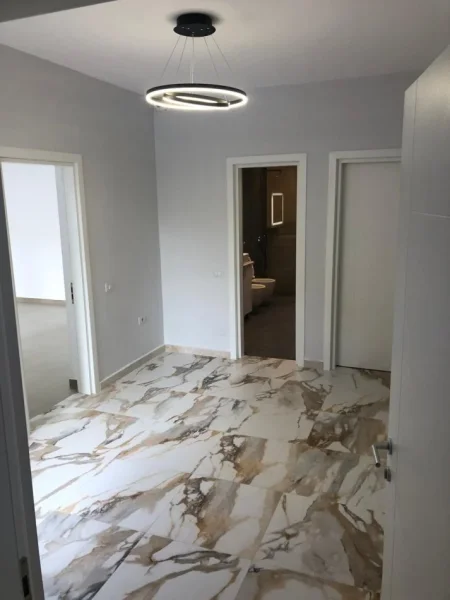 Tirane, jepet me qera apartament 3 Katshe , 450 m² 4.500 € (Rruga Durresit)