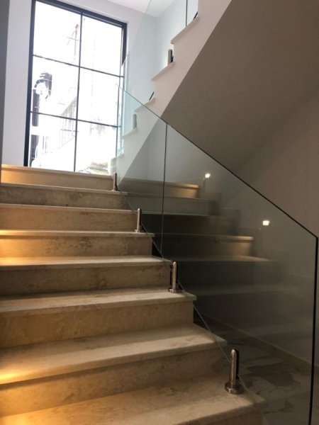Tirane, jepet me qera apartament 3 Katshe , 450 m² 4.500 € (Rruga Durresit)
