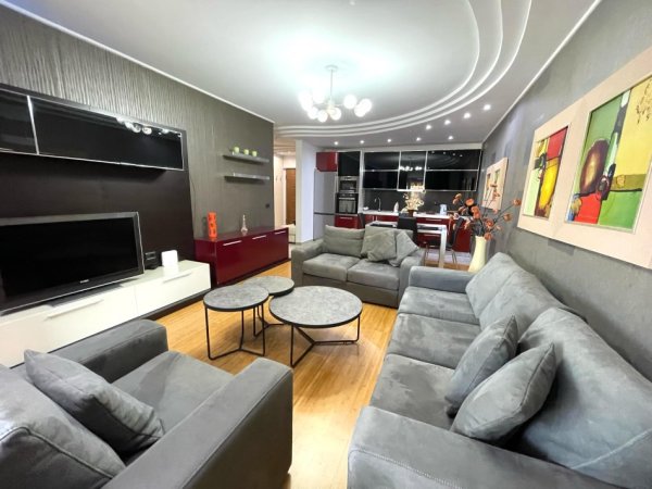 Tirane, jepet me qera apartament 2+1+Ballkon Kati 7, 120 m² 1.000 € (Rruga e Elbasanit)