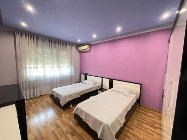 Tirane, jepet me qera apartament 2+1+Ballkon Kati 7, 120 m² 1.000 € (Rruga e Elbasanit)