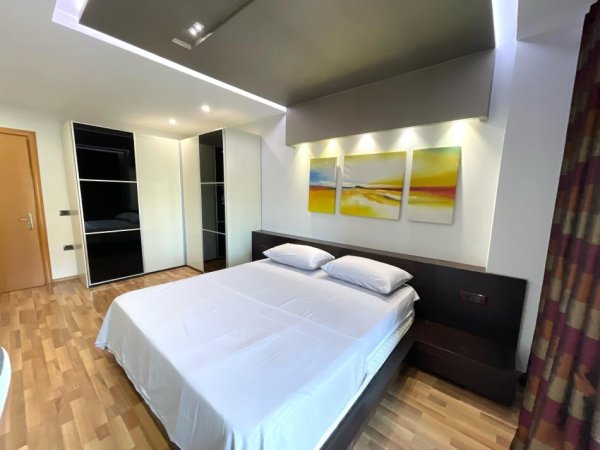 Tirane, jepet me qera apartament 2+1+Ballkon Kati 7, 120 m² 1.000 € (Rruga e Elbasanit)