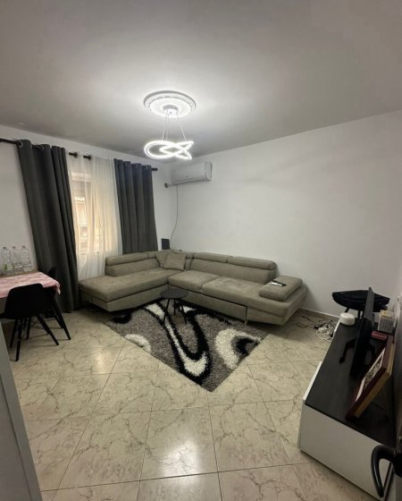Tirane, jepet me qera apartament 1+1+Ballkon Kati 3, 74 m² 500 € (myslym shyri)