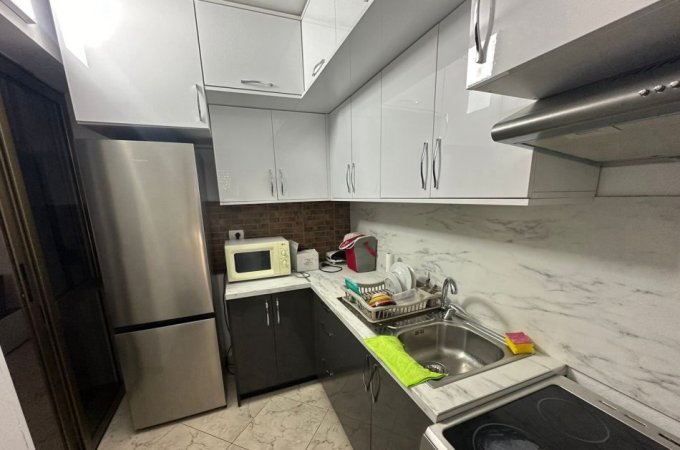 Tirane, jepet me qera apartament 1+1+Ballkon Kati 3, 74 m² 500 € (myslym shyri)