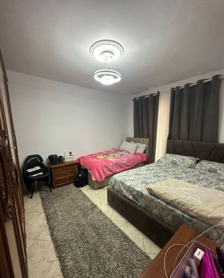 Tirane, jepet me qera apartament 1+1+Ballkon Kati 3, 74 m² 500 € (myslym shyri)