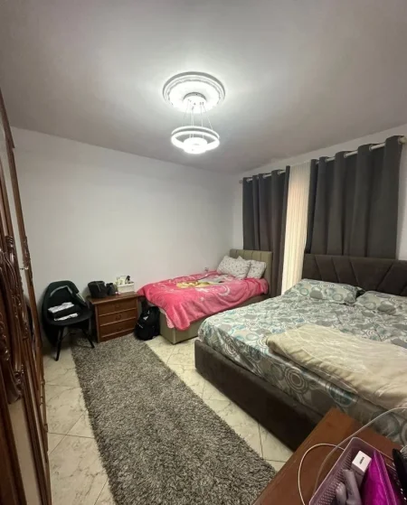 Tirane, jepet me qera apartament 1+1+Ballkon Kati 3, 74 m² 500 € (myslym shyri)
