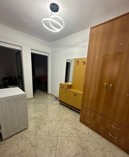 Tirane, jepet me qera apartament 1+1+Ballkon Kati 3, 74 m² 500 € (myslym shyri)