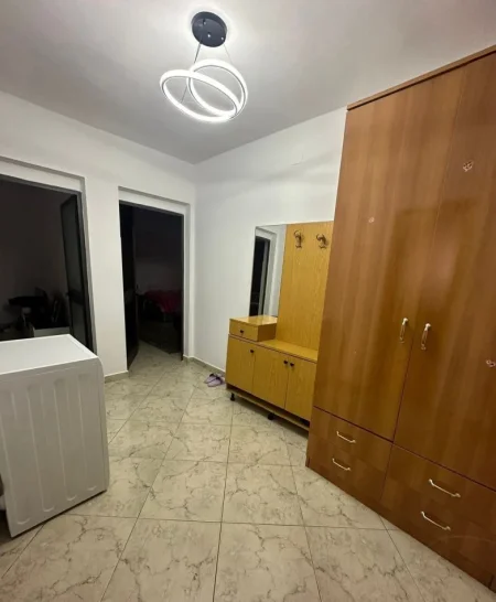 Tirane, jepet me qera apartament 1+1+Ballkon Kati 3, 74 m² 500 € (myslym shyri)