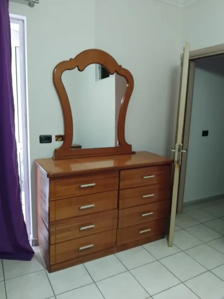 Tirane, jepet me qera apartament 2+1+Ballkon Kati 6, 90 m² 450 € (astir)