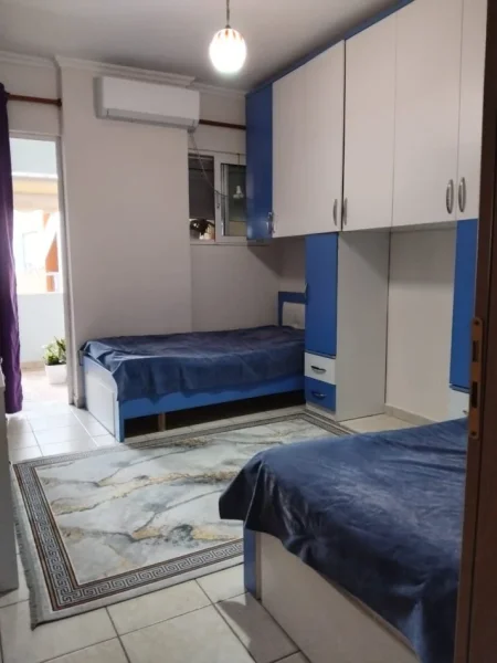 Tirane, jepet me qera apartament 2+1+Ballkon Kati 6, 90 m² 450 € (astir)
