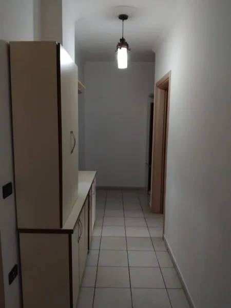 Tirane, jepet me qera apartament 2+1+Ballkon Kati 6, 90 m² 450 € (astir)