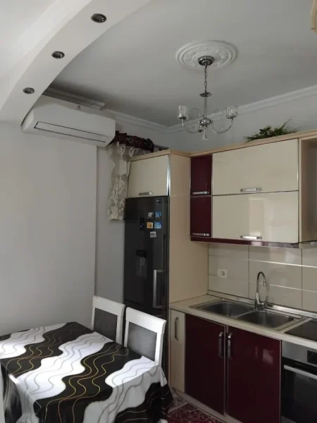 Tirane, jepet me qera apartament 2+1+Ballkon Kati 6, 90 m² 450 € (astir)