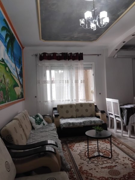 Tirane, jepet me qera apartament 2+1+Ballkon Kati 6, 90 m² 450 € (astir)