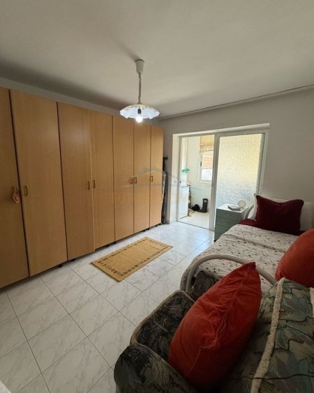 Tirane, jepet me qera apartament 3+1+Ballkon Kati 2, 91 m² 550 € (Xhamllik)