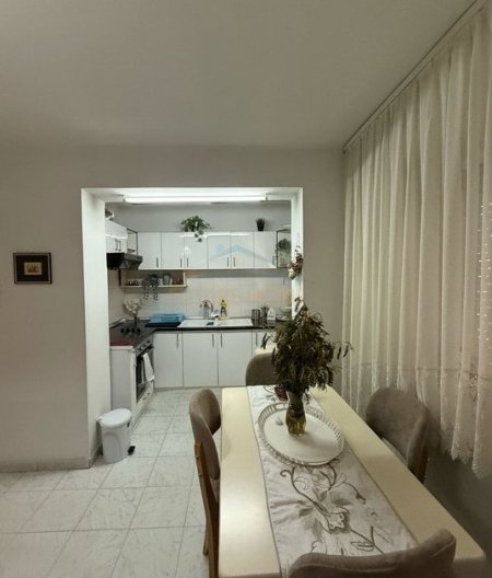 Tirane, jepet me qera apartament 3+1+Ballkon Kati 2, 91 m² 550 € (Xhamllik)