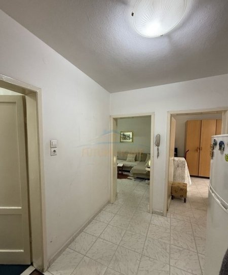 Tirane, jepet me qera apartament 3+1+Ballkon Kati 2, 91 m² 550 € (Xhamllik)