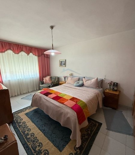 Tirane, jepet me qera apartament 3+1+Ballkon Kati 2, 91 m² 550 € (Xhamllik)