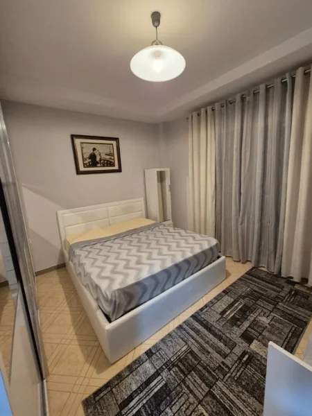 Tirane, jepet me qera apartament 1+1 Kati 5, 60 m² 45000 leke (Rruga 5 Maj)