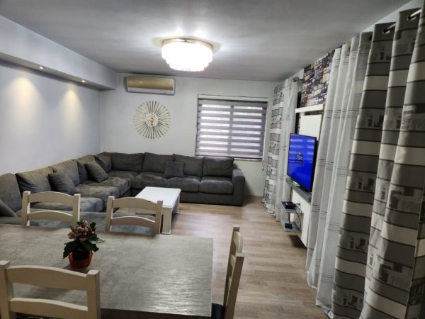 Tirane, jepet me qera 2+1+Ballkon Kati 1, 90 m² 550 € (bill klinton)