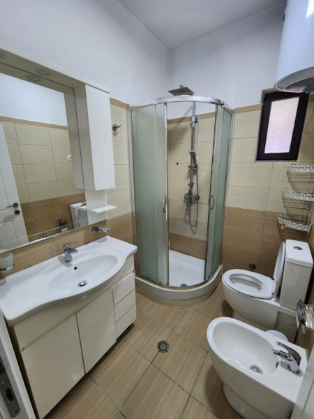 Tirane, jepet me qera 2+1+Ballkon Kati 1, 90 m² 550 € (bill klinton)