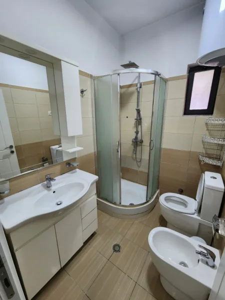 Tirane, jepet me qera 2+1+Ballkon Kati 1, 90 m² 550 € (bill klinton)