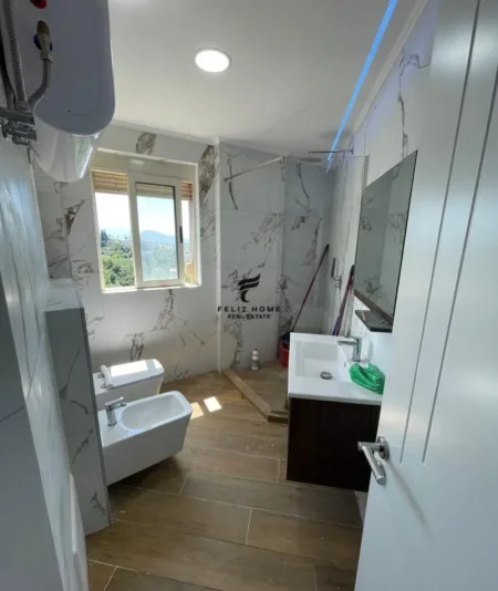 Tirane, shitet apartament 2+1+Ballkon Kati 5, 124 m² 143.000 € (FRESK)