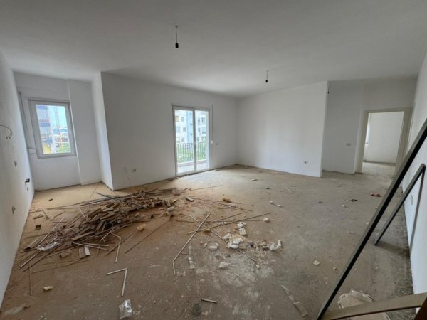 Tirane, shitet apartament 3+1+Ballkon Kati 4, 153 m² (Bulavardi Nene Tereza)