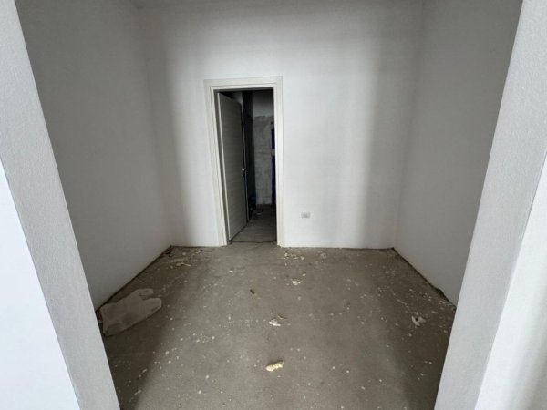 Tirane, shitet apartament 3+1+Ballkon Kati 4, 153 m² (Bulavardi Nene Tereza)