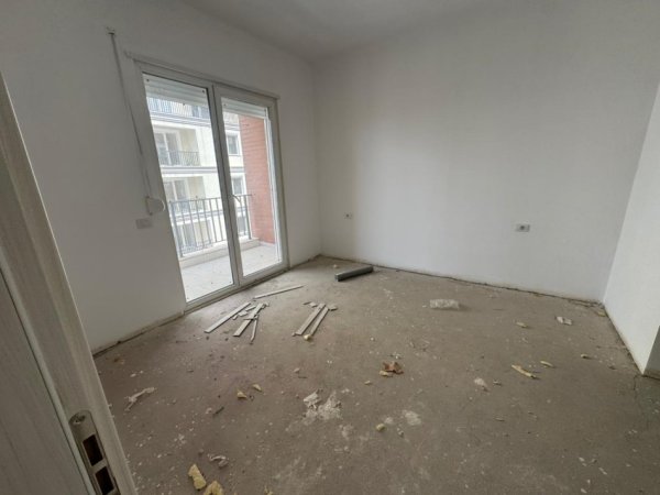 Tirane, shitet apartament 3+1+Ballkon Kati 4, 153 m² (Bulavardi Nene Tereza)