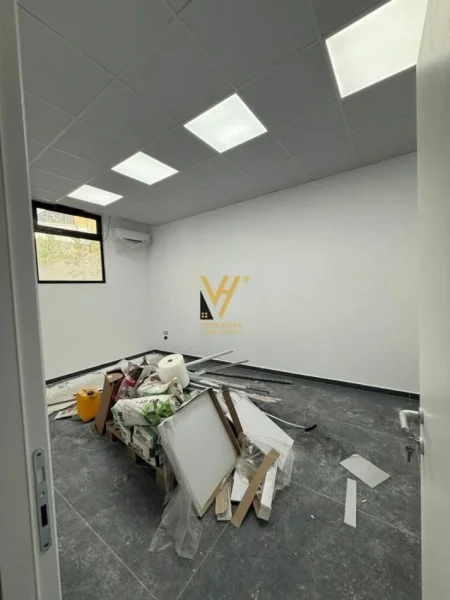 Tirane, shitet ambjent biznesi Kati 0, 700 m² 2.000.000 € (RRUGA KONFERENCA E PEZES)