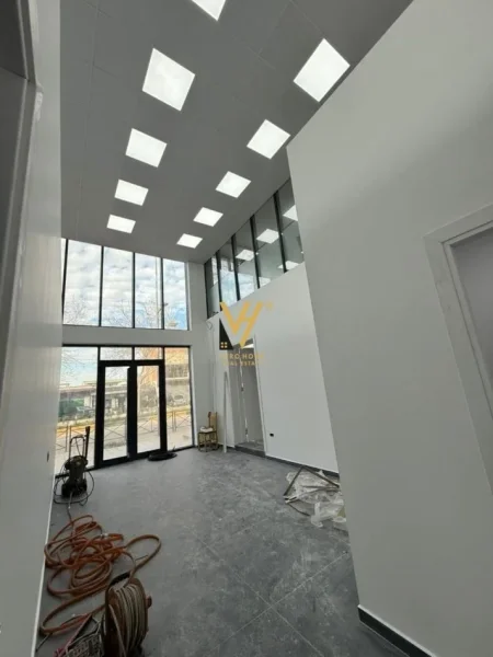 Tirane, shitet ambjent biznesi Kati 0, 700 m² 2.000.000 € (RRUGA KONFERENCA E PEZES)