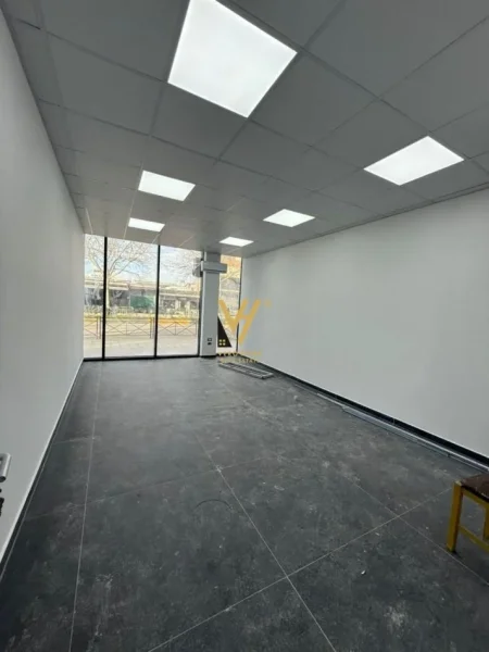 Tirane, shitet ambjent biznesi Kati 0, 700 m² 2.000.000 € (RRUGA KONFERENCA E PEZES)